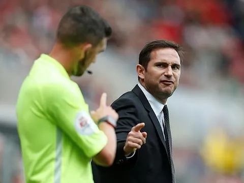 Lampard chửi trọng tài rồi bị đuổi, Derby County thua tức tưởi