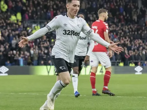 Lampard hy vọng Liverpool đá tốt để khỏi mất 'Torres mới'