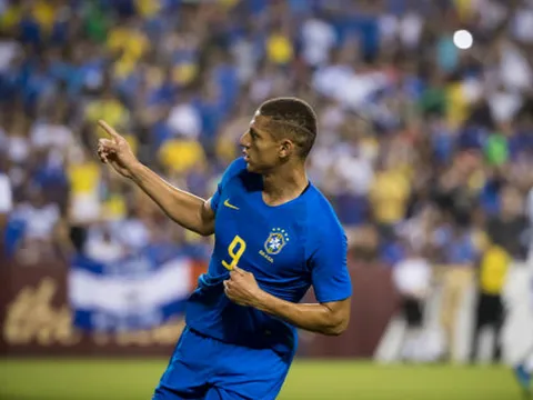 Lần đầu đá chính tại Brazil, Richarlison đã 'ăn đứt' Neymar về khoản này