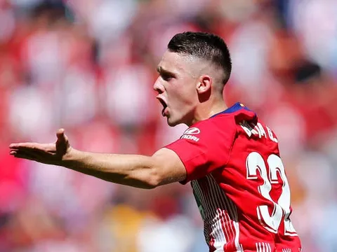 Lần đầu ra mắt, tiền đạo 19 tuổi giúp Atletico thoát thua phút bù giờ