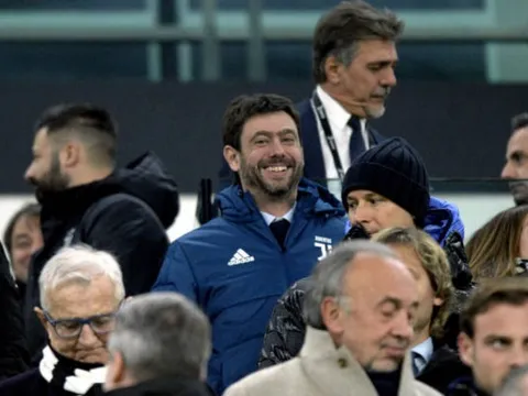 Lãnh đạo Juventus tươi như hoa trên khán đài sau thắng lợi trước Roma