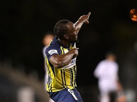 Lập hẳn cú đúp, Usain Bolt tái hiện màn ăn mừng kinh điển