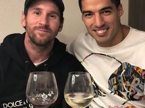 Lập hattrick vào lưới Real, Suarez tìm ngay đến Messi