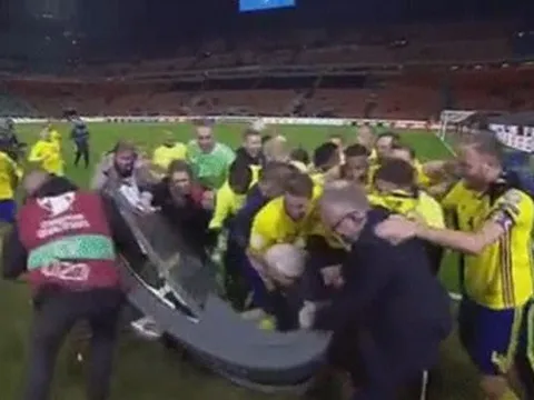 Lập kì tích, Thụy Điển ăn mừng... sập cả bàn bình luận