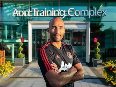 Bây giờ, bạn đã hiểu vì sao Man United chiêu mộ Lee Grant chưa?