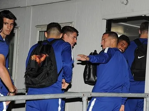 Lên đường về nhà, Hazard vẫn tỏ rõ vai trò thủ lĩnh
