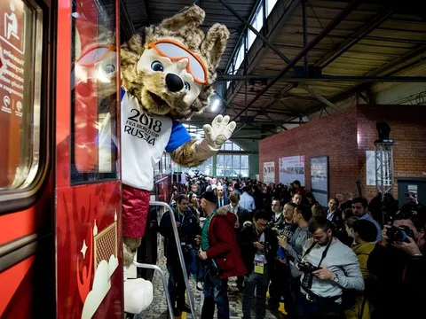 Linh vật World Cup 2018 khiến Moscow náo loạn