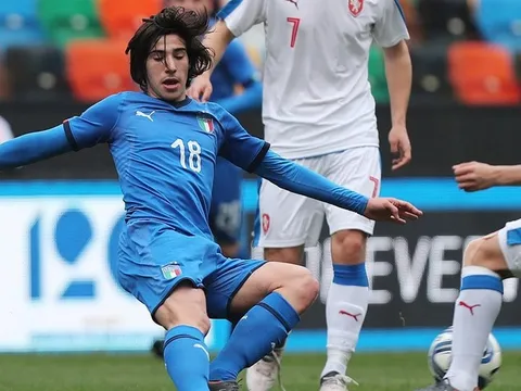 Nóng: Chelsea bất ngờ chiêu mộ "tiểu Pirlo"