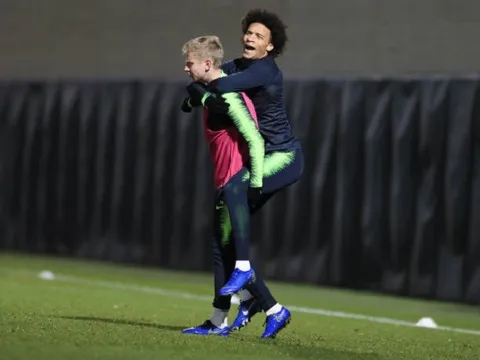 Liverpool gặp khắc tinh và đây là cách Man City đánh chiếm ngôi đầu