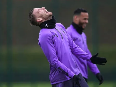 Liverpool hụt hơi, sân tập Tottenham tràn ngập nụ cười "tất thắng"