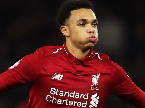 'Liverpool không cần mua thêm hậu vệ'