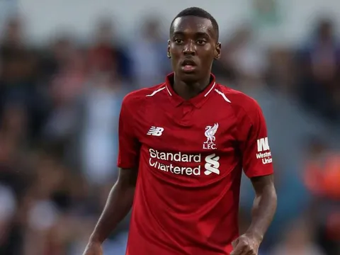 Liverpool khủng hoảng hàng thủ, Klopp sẽ sử dụng 'cánh chim lạ'