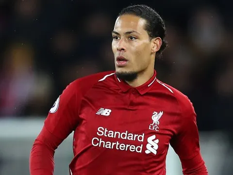 Liverpool 'lợi dụng' Man Utd để câu hợp đồng khủng