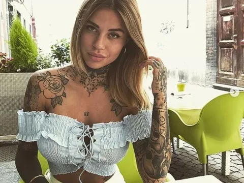 Lộ diện cô gái 'hình xăm' đi đêm với Aguero tại Mỹ