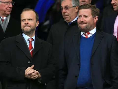 Mặc Woodward, 'tay to' BLĐ M.U công khai chống lưng Mourinho bằng hành động này