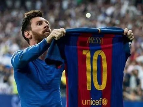 Lộ điều khoản trong hợp đồng đã ký của Messi với Barcelona