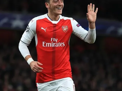 Loại Ozil, Unai Emery đang chơi "trò chơi tâm lý"