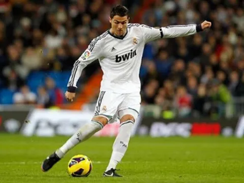 Lực chân khủng khiếp của Cristiano Ronaldo