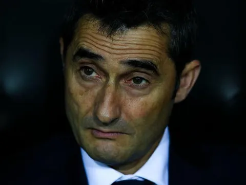 Lực lượng mỏng manh, HLV Barca vẫn dửng dưng về chuyển nhượng