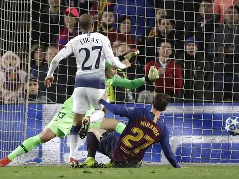 Lucas Moura ghi bàn thắng quý như vàng, Tottenham đặt chân vào vòng knock-out