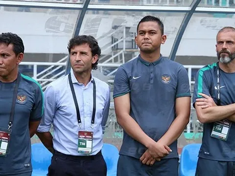 HLV Luis Milla chơi trò 'trốn tìm' với tuyển Indonesia trước AFF Cup