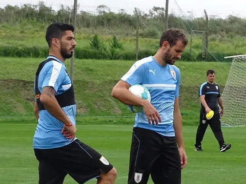 Luis Suarez trở lại tập luyện cùng đồng đội