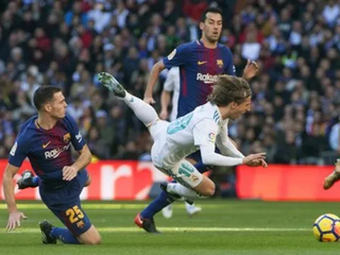 Luka Modric chơi tệ trước Barcelona
