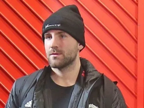 Bàn thắng của Young có 'sự góp công' lớn từ Luke Shaw như thế nào?