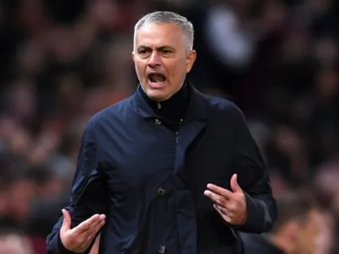 Luke Shaw: "Mourinho bảo chúng tôi nhấc mông lên mà đá trong hiệp 2"