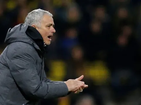 Mourinho giận run khi MU suýt bị gỡ 3-3