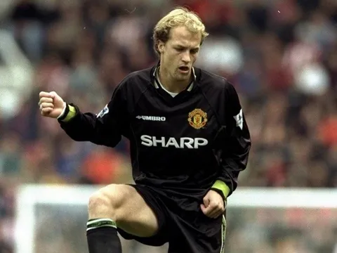 Đội hình thảm bại MU dưới thời Ferguson: Trò hề sao Trung Quốc, nỗi buồn con trai Johan