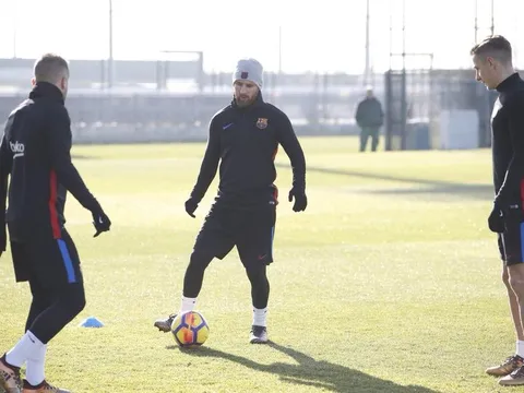 Mặc giá rét, Messi vẫn 'luyện công' chờ El Clasico