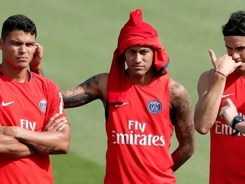 Mặc kệ Barca, Neymar quậy tưng trên sân tập PSG