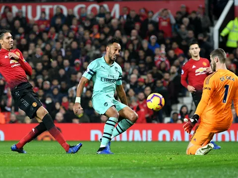 Mắc sai lầm, De Gea vẫn khiến "siêu sát thủ" của Arsenal ôm hận