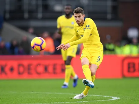 Mặc thắng lợi, trò cưng của Sarri vẫn bị Fan Chelsea chỉ trích