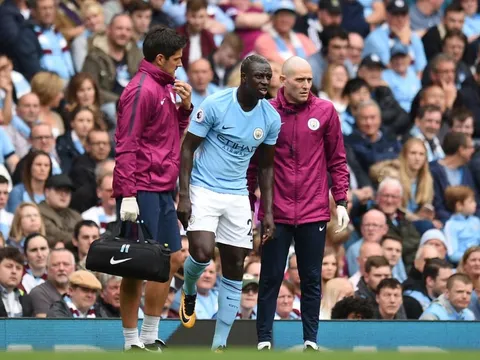 Man City cầu nguyện về chấn thương trụ cột