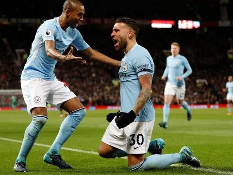 Man City làm nên lịch sử, Man Utd bị cắt chuỗi trận bất bại