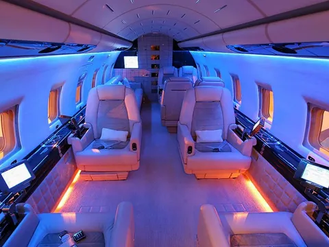 Man City, Liverpool và Chelsea lại góp tiền thuê máy bay