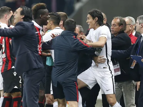 Màn đụng độ tóe lửa giữa Edinson Cavani vs Mario Balotelli