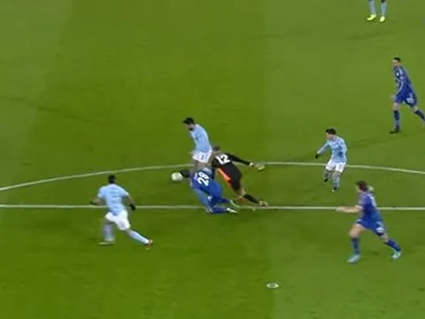 Màn trình diễn của Bravo trước Leicester City