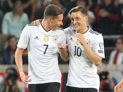 Màn trình diễn của Mesut Ozil trước Na Uy
