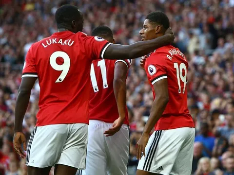 Man United trụ ở ngôi đầu bằng 4 mùa trước gộp lại