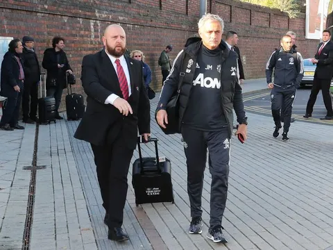 Man Utd binh hùng tướng mạnh hành quân đến London