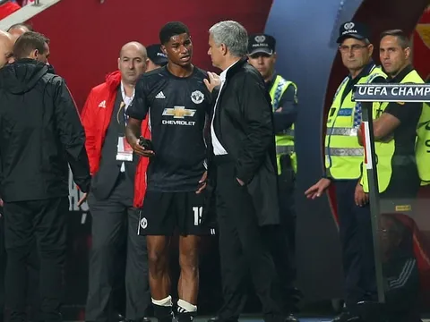 Manucians đích thực không bao giờ chỉ trích Mourinho