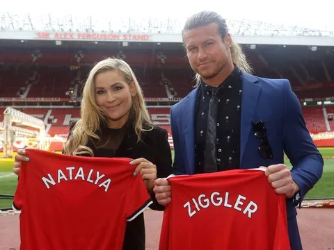 Man Utd đón 2 vị khách đặc biệt của làng WWE đến Old Trafford