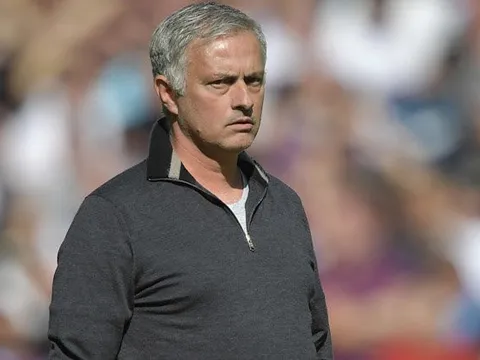 Sốc: Chưa bị sa thải, Mourinho đã làm điều này với MU