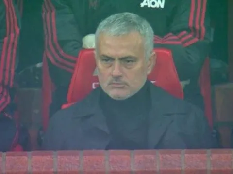 Mourinho phản ứng thế nào với bàn gỡ của Martial?