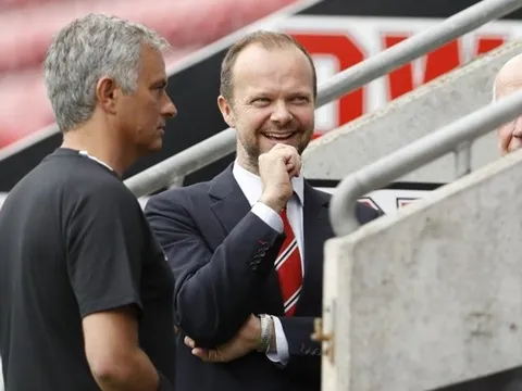 Man Utd khủng hoảng, Mourinho cần được chia sẻ trách nhiệm