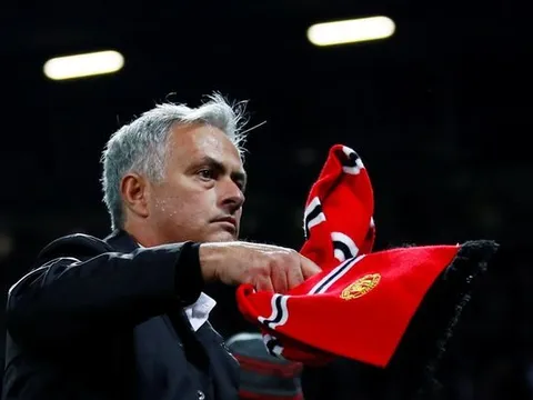 M.U khủng hoảng: Mourinho vẫn 'tự luyến' bản thân, đá đểu Klopp và Tottenham