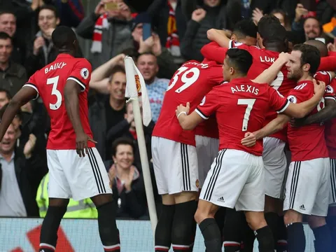 MU là khắc tinh của Liverpool, nhưng Mourinho lại là "miếng mồi ngon" của Klopp